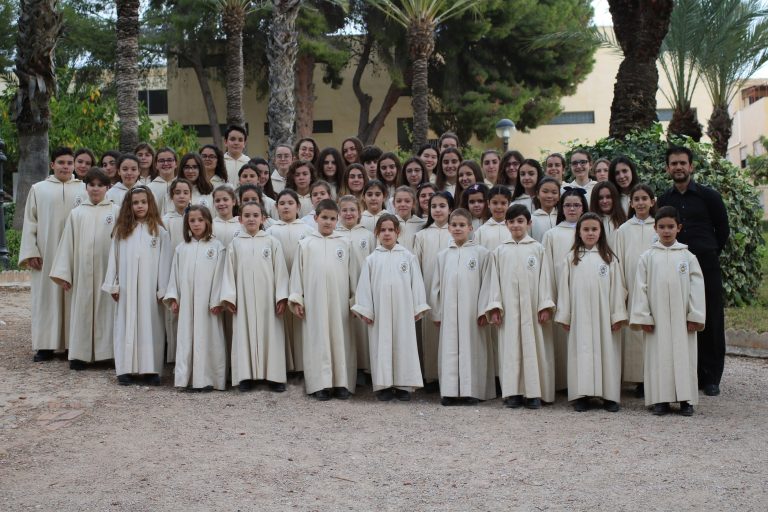 El Coro Carmelitas celebra su décimo aniversario de la participación en las procesiones de Semana Santa