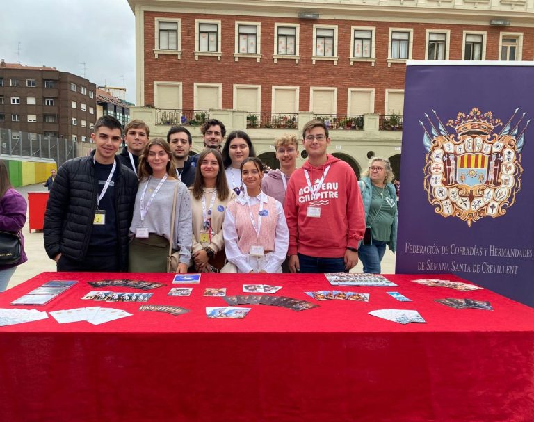 Jóvenes Cofrades de Crevillent en León
