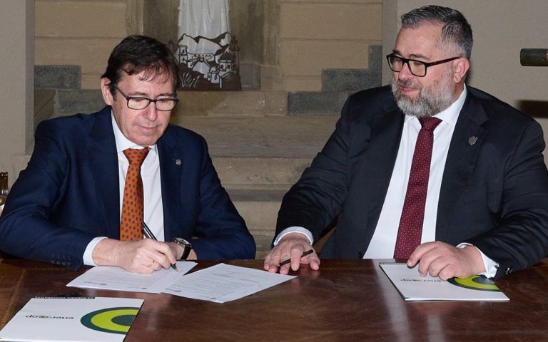 La Cooperativa Eléctrica y la Semana Santa de Crevillent sellan un acuerdo histórico de cesión de espacios