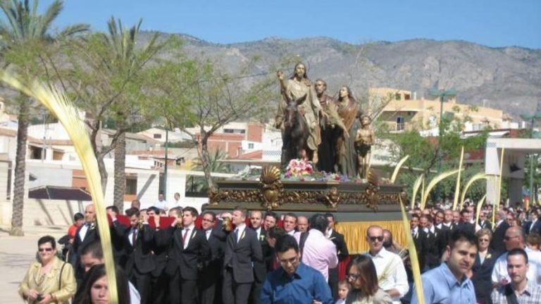 La procesión de domingo de ramos cambia su recorrido para celebrar el 50 aniversario de la trinidad